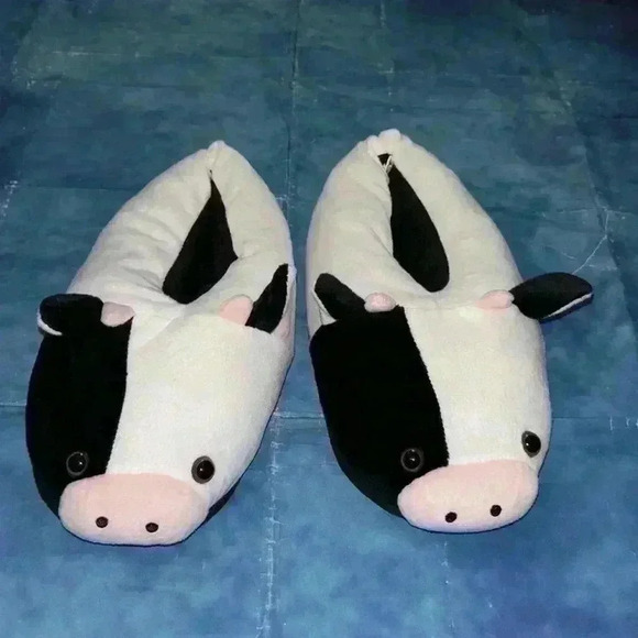 Like new Shein piggy slippers - Picture 1 of 6